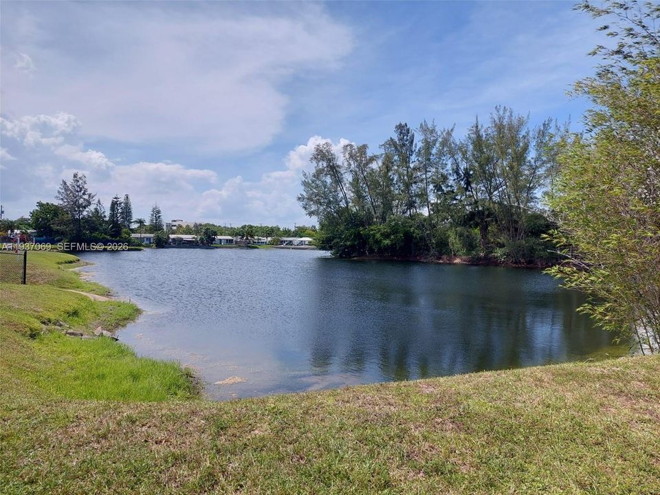 待售: $360,000 (2 贝兹, 2 浴室, 1037 平方英尺)