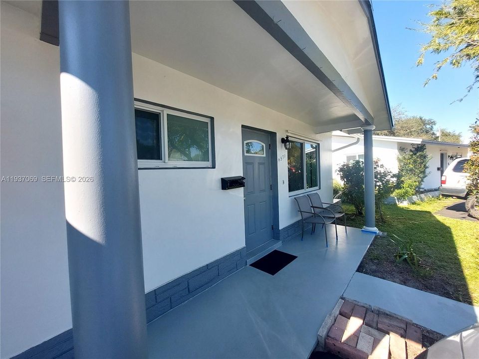 待售: $360,000 (2 贝兹, 2 浴室, 1037 平方英尺)