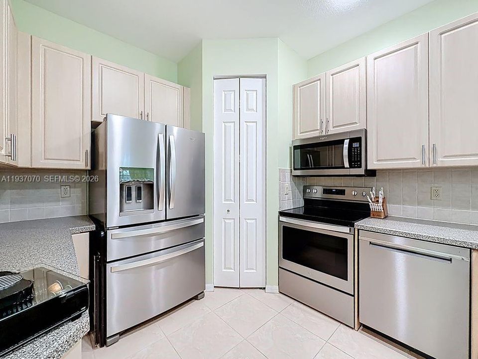 出租: $3,500 (3 贝兹, 2 浴室, 1840 平方英尺)