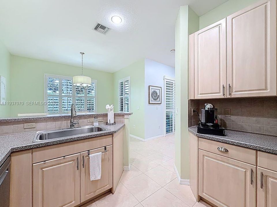 出租: $3,500 (3 贝兹, 2 浴室, 1840 平方英尺)