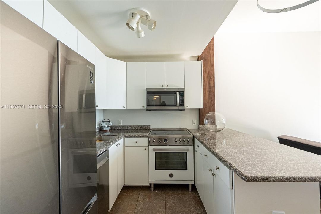 В аренду: $3,500 (2 спален, 2 ванн, 1042 Квадратных фут)