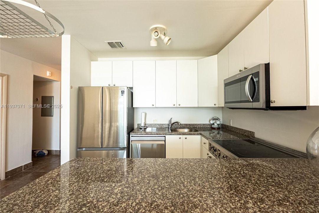 В аренду: $3,500 (2 спален, 2 ванн, 1042 Квадратных фут)