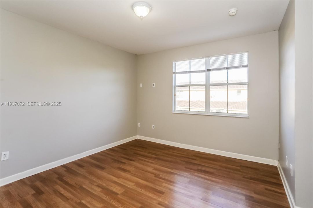 В аренду: $2,110 (3 спален, 2 ванн, 1459 Квадратных фут)