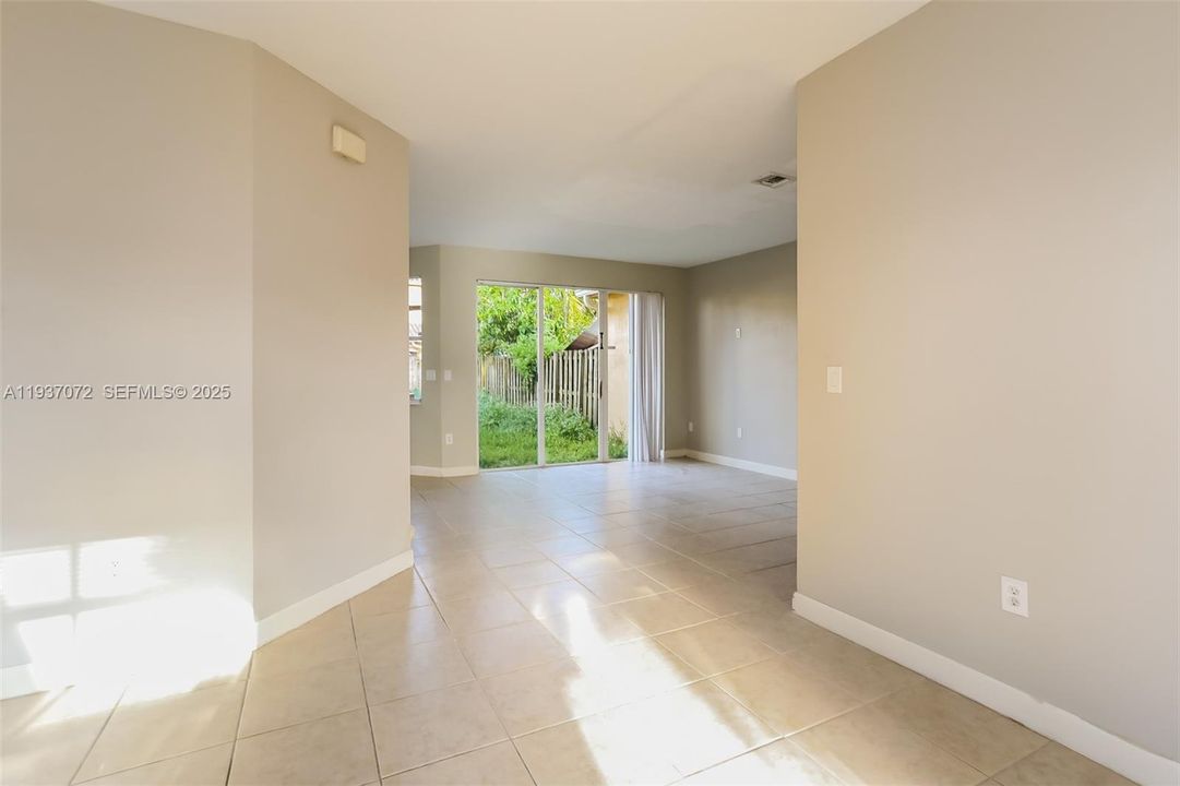 В аренду: $2,110 (3 спален, 2 ванн, 1459 Квадратных фут)