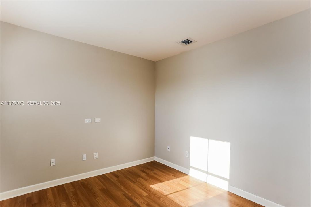 В аренду: $2,110 (3 спален, 2 ванн, 1459 Квадратных фут)