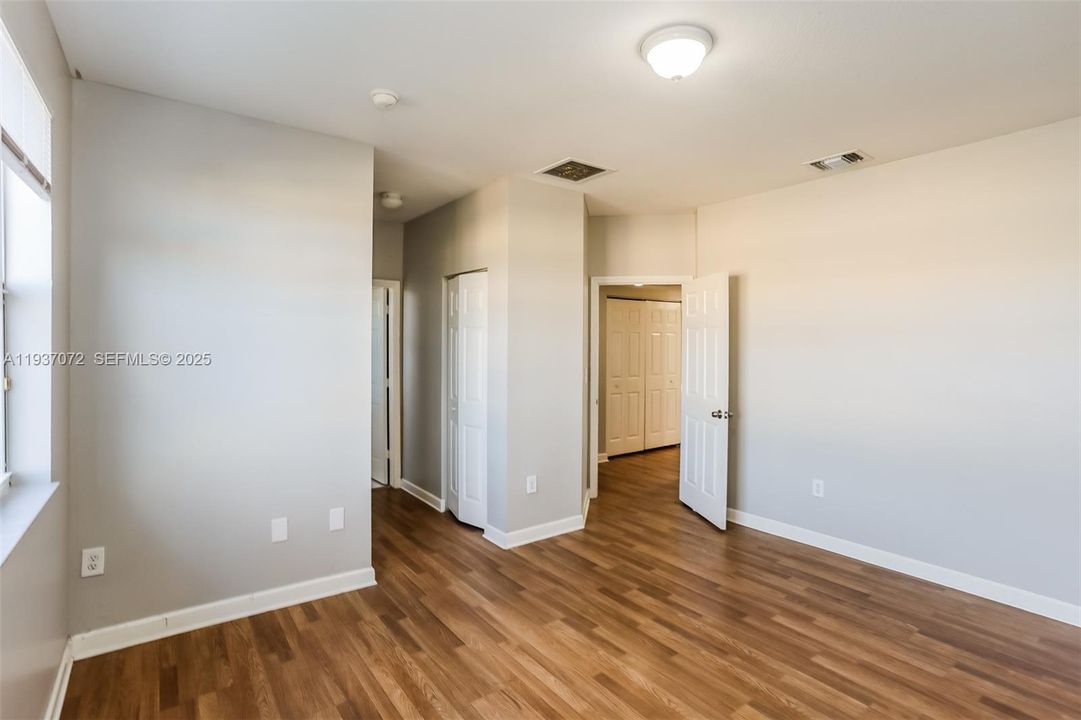 В аренду: $2,110 (3 спален, 2 ванн, 1459 Квадратных фут)