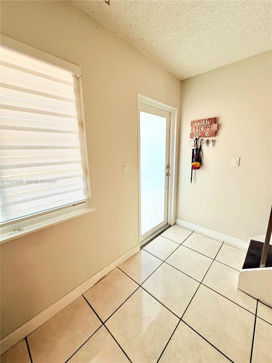 В аренду: $2,850 (3 спален, 2 ванн, 1261 Квадратных фут)