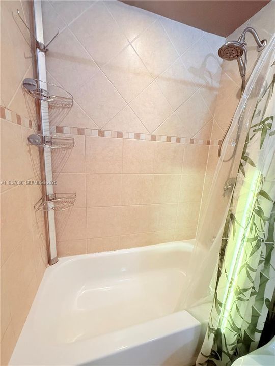 В аренду: $2,850 (3 спален, 2 ванн, 1261 Квадратных фут)