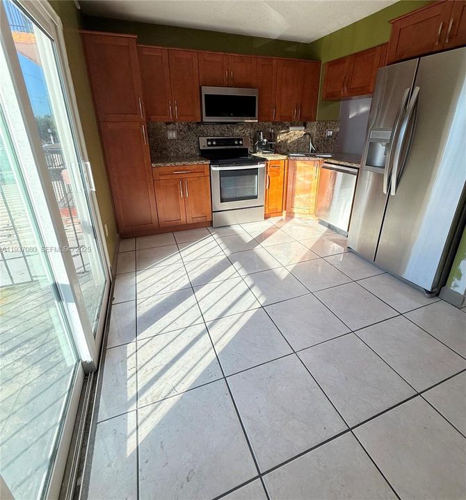 В аренду: $2,850 (3 спален, 2 ванн, 1261 Квадратных фут)