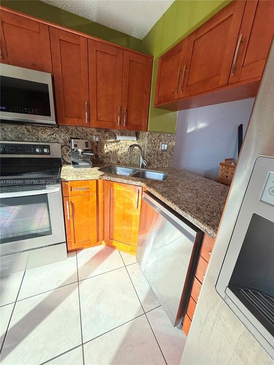 В аренду: $2,850 (3 спален, 2 ванн, 1261 Квадратных фут)