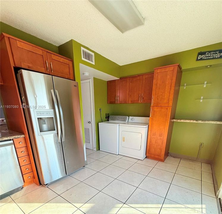 В аренду: $2,850 (3 спален, 2 ванн, 1261 Квадратных фут)