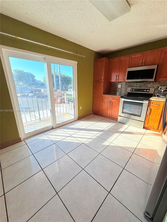 В аренду: $2,850 (3 спален, 2 ванн, 1261 Квадратных фут)