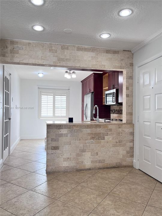 For Rent: $2,800 (2 beds, 2 baths, 1030 Square Feet)