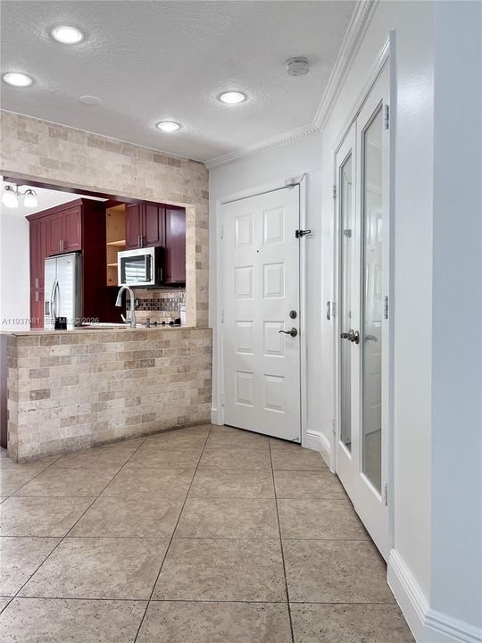 For Rent: $2,800 (2 beds, 2 baths, 1030 Square Feet)