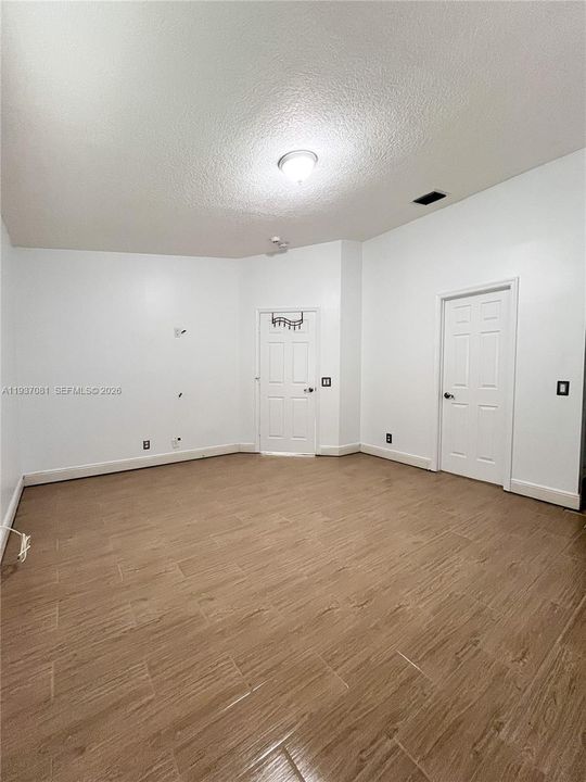 For Rent: $2,800 (2 beds, 2 baths, 1030 Square Feet)