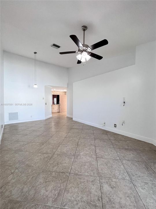 For Rent: $2,800 (2 beds, 2 baths, 1030 Square Feet)