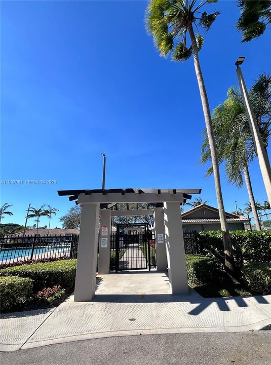 For Rent: $2,800 (2 beds, 2 baths, 1030 Square Feet)