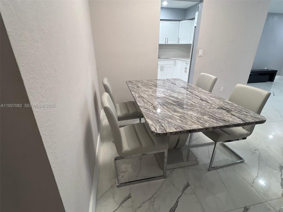 На продажу: $299,900 (3 спален, 2 ванн, 1288 Квадратных фут)