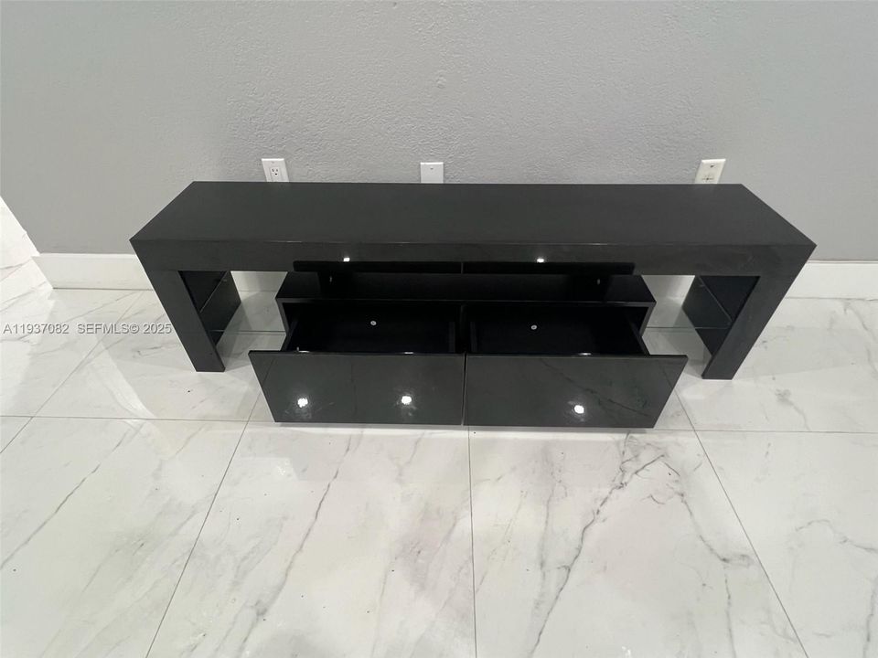 На продажу: $299,900 (3 спален, 2 ванн, 1288 Квадратных фут)