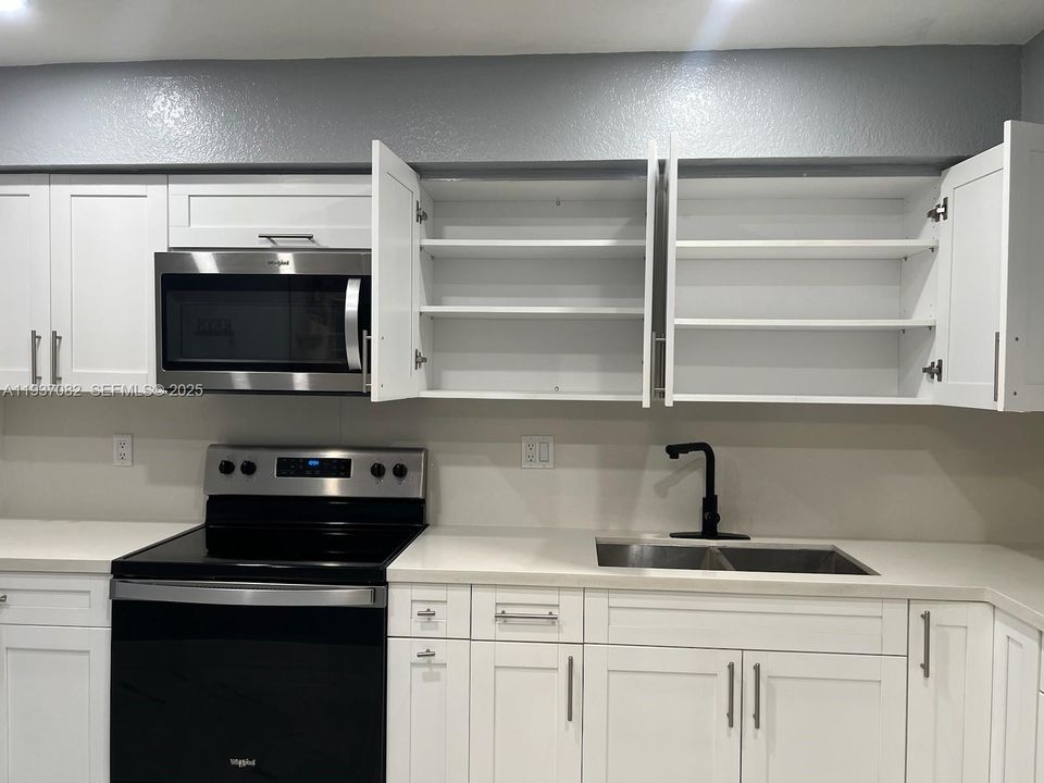 На продажу: $299,900 (3 спален, 2 ванн, 1288 Квадратных фут)