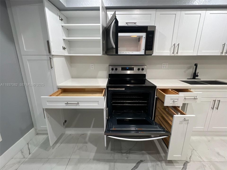 На продажу: $299,900 (3 спален, 2 ванн, 1288 Квадратных фут)