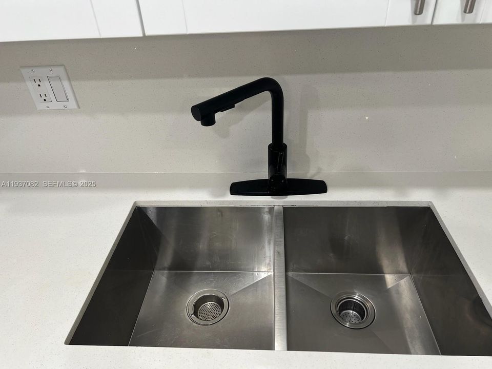 На продажу: $299,900 (3 спален, 2 ванн, 1288 Квадратных фут)