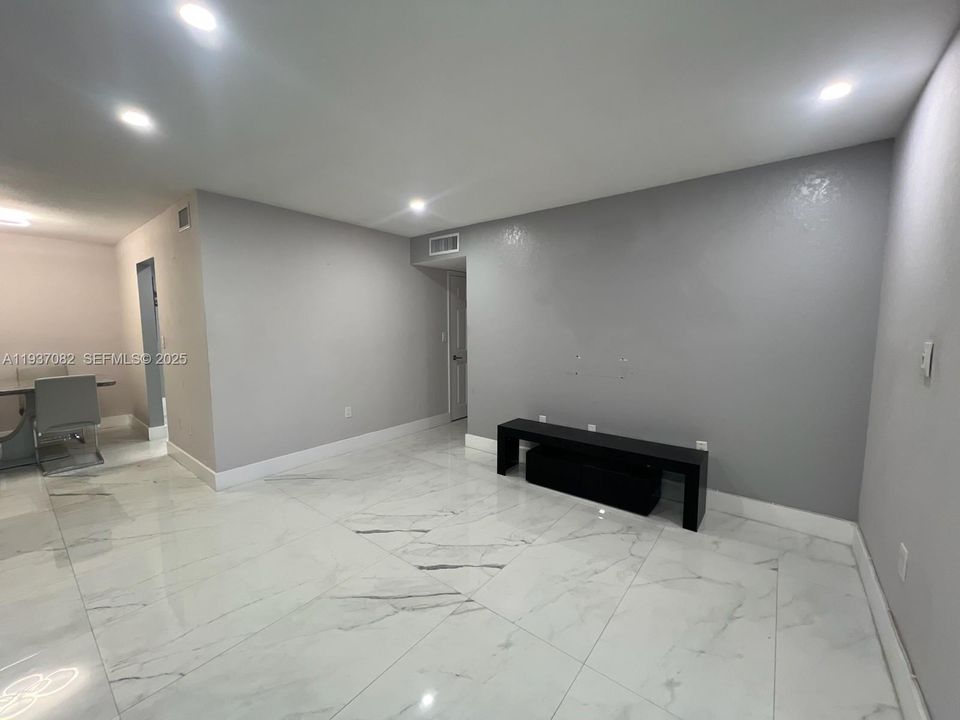 На продажу: $299,900 (3 спален, 2 ванн, 1288 Квадратных фут)