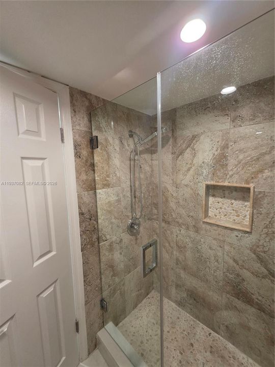 最近售出: $285,000 (3 贝兹, 2 浴室, 1288 平方英尺)