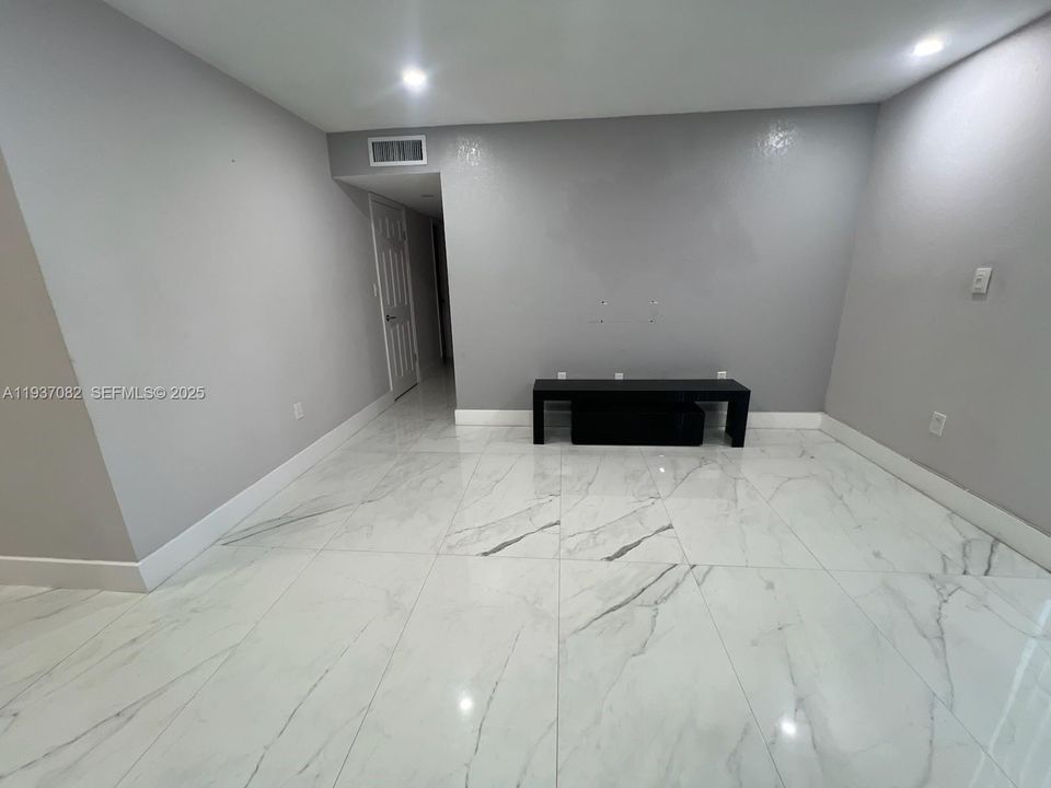 На продажу: $299,900 (3 спален, 2 ванн, 1288 Квадратных фут)