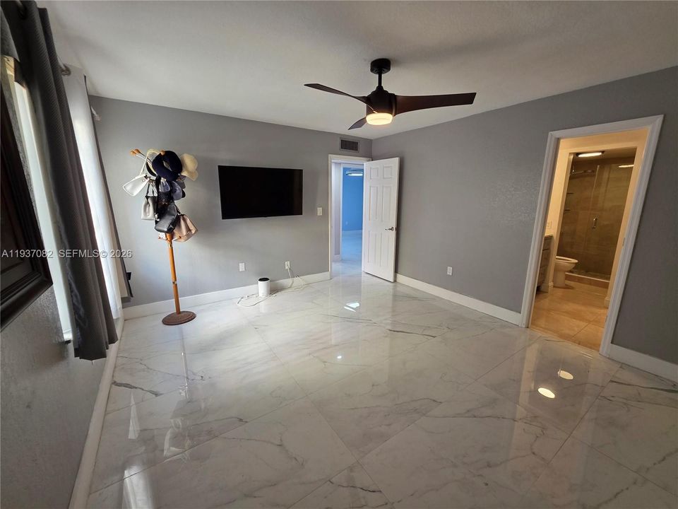 最近售出: $285,000 (3 贝兹, 2 浴室, 1288 平方英尺)