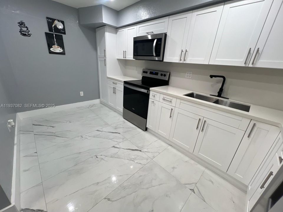 На продажу: $299,900 (3 спален, 2 ванн, 1288 Квадратных фут)