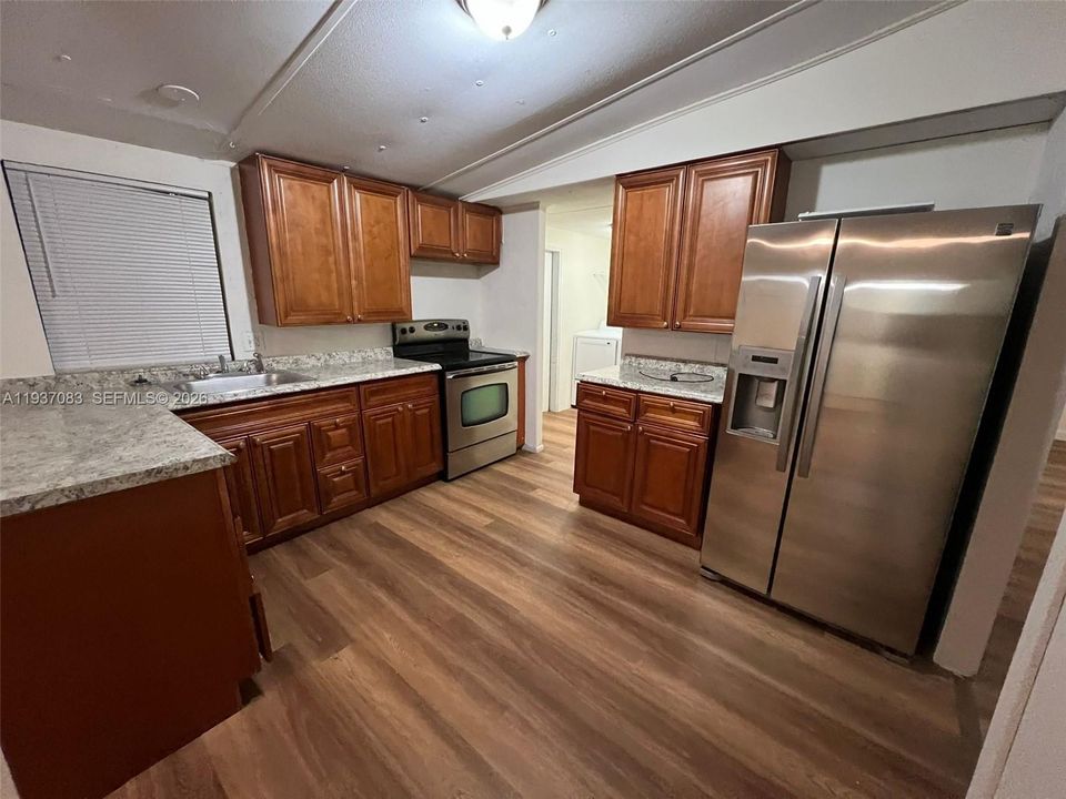 В аренду: $2,295 (4 спален, 2 ванн, 1352 Квадратных фут)