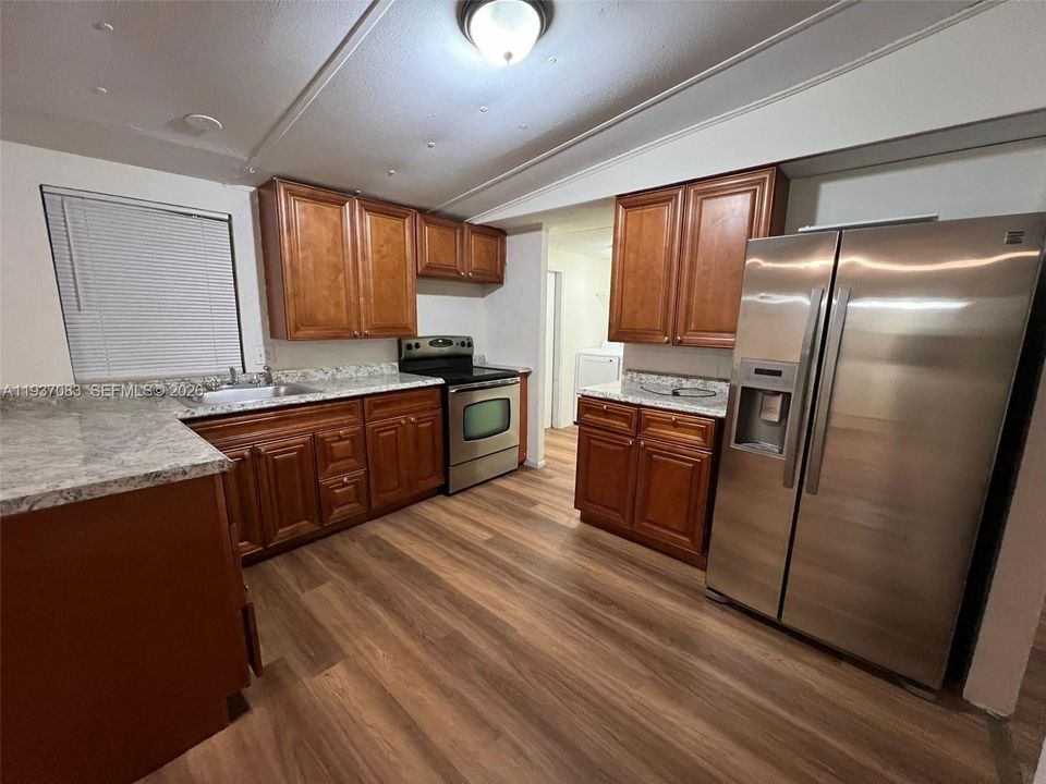 В аренду: $2,295 (4 спален, 2 ванн, 1352 Квадратных фут)