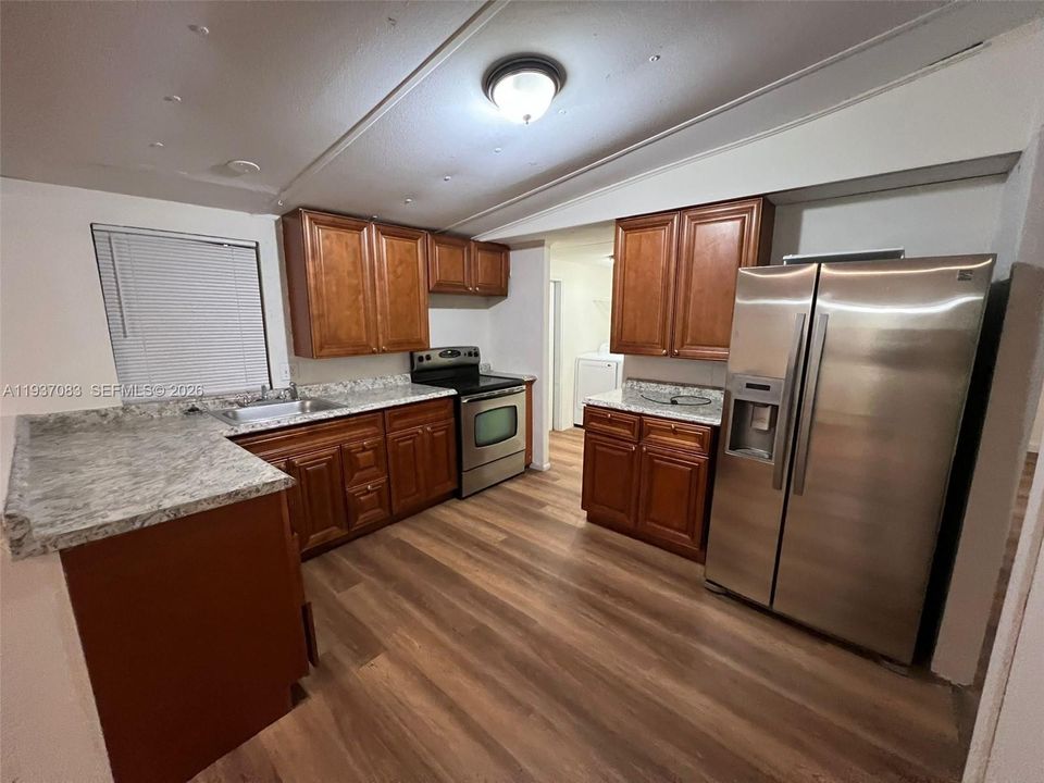 В аренду: $2,295 (4 спален, 2 ванн, 1352 Квадратных фут)