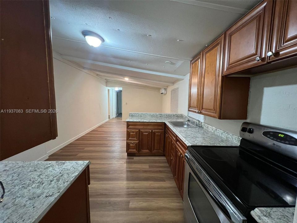 В аренду: $2,295 (4 спален, 2 ванн, 1352 Квадратных фут)