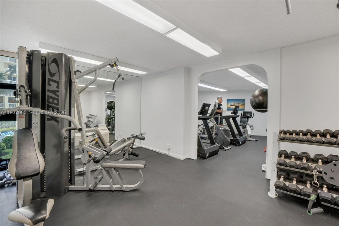 出租: $4,000 (2 贝兹, 2 浴室, 1530 平方英尺)