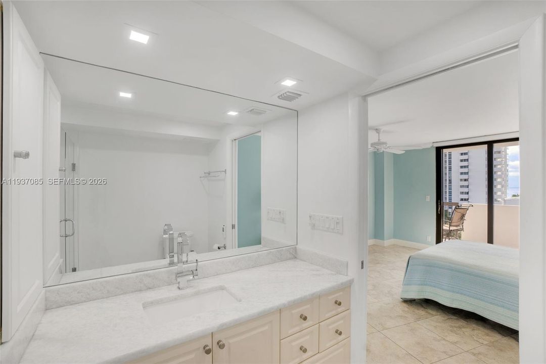 出租: $4,000 (2 贝兹, 2 浴室, 1530 平方英尺)