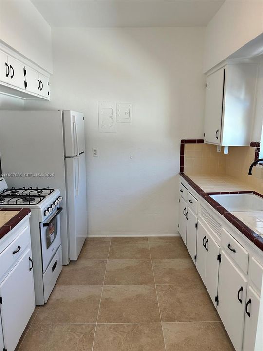 В аренду: $2,000 (1 спален, 1 ванн, 850 Квадратных фут)