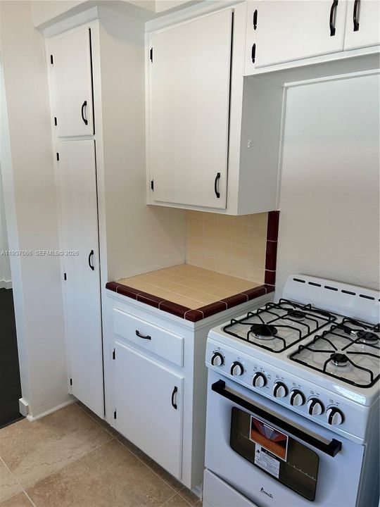 В аренду: $2,000 (1 спален, 1 ванн, 850 Квадратных фут)