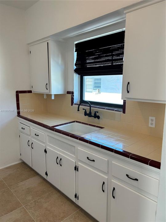 В аренду: $2,000 (1 спален, 1 ванн, 850 Квадратных фут)