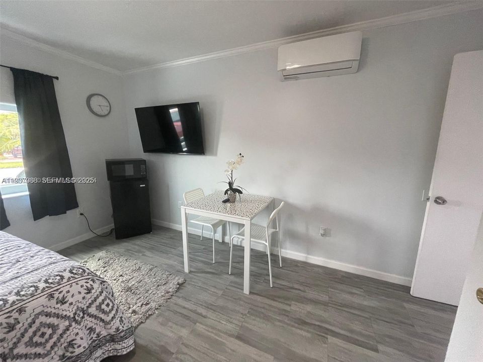 En Renta: $1,200 (0 camas, 1 baños, 1961 Pies cuadrados)