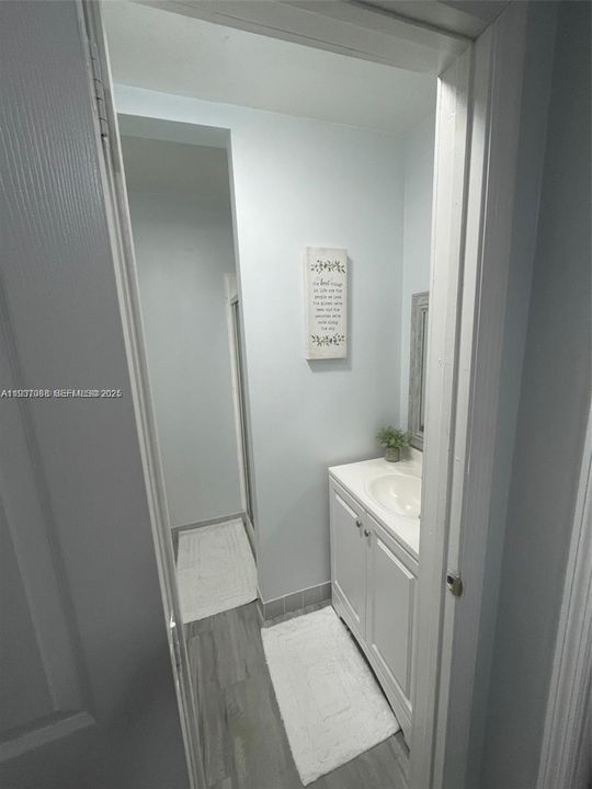 En Renta: $1,200 (0 camas, 1 baños, 1961 Pies cuadrados)