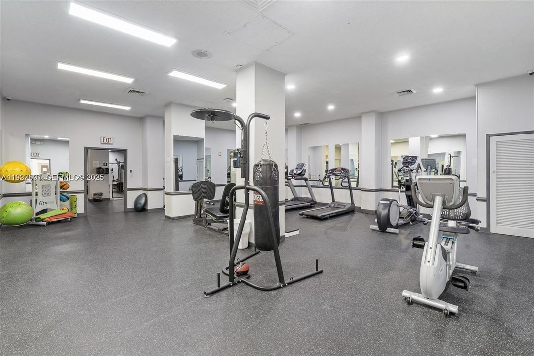 待售: $345,900 (2 贝兹, 2 浴室, 1275 平方英尺)