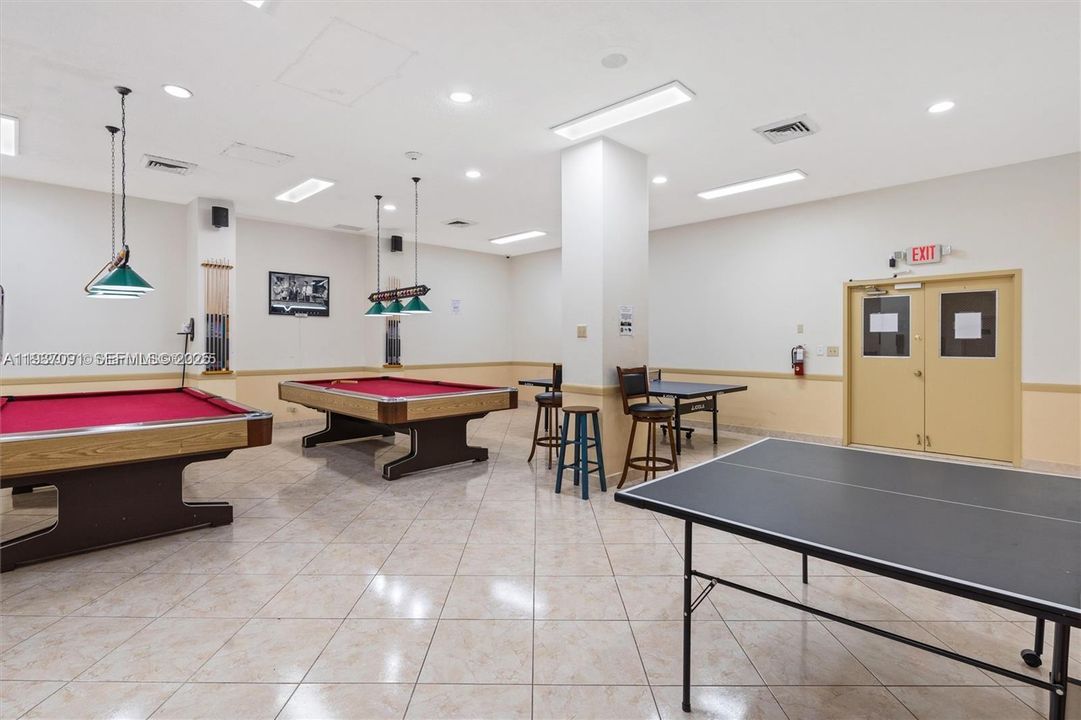 待售: $345,900 (2 贝兹, 2 浴室, 1275 平方英尺)