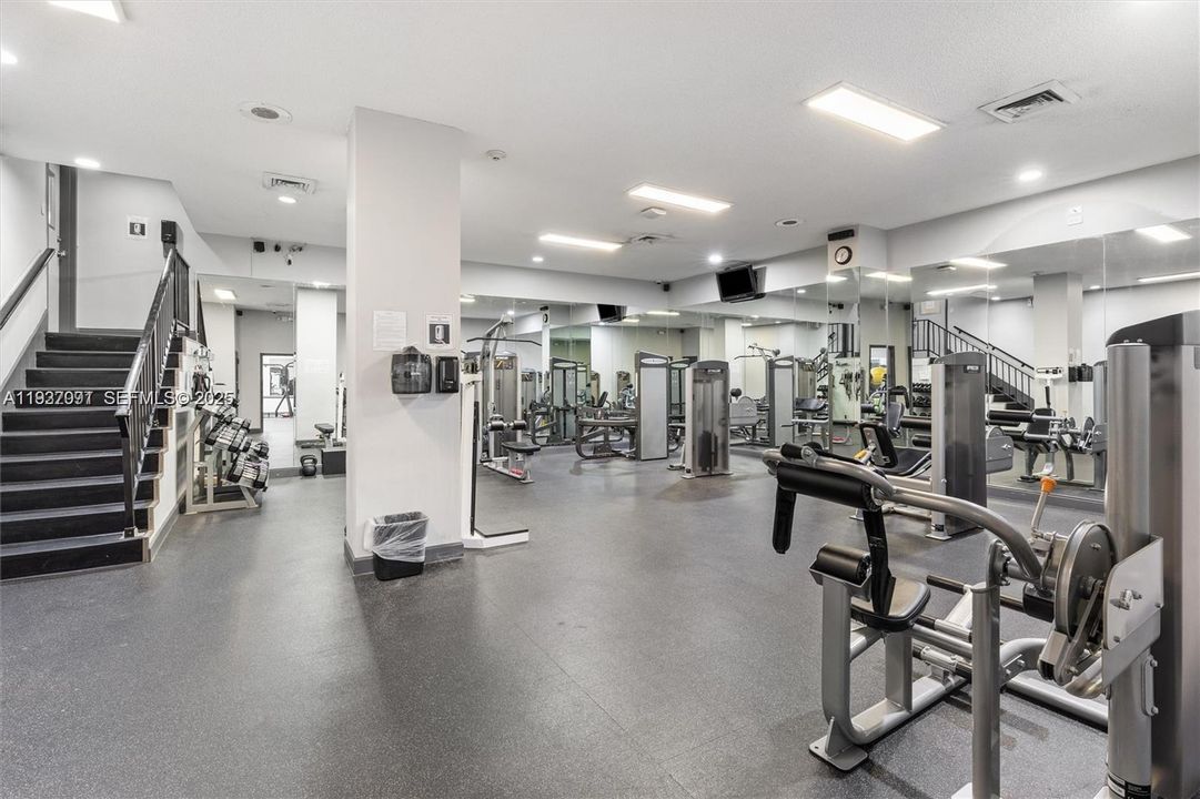 待售: $345,900 (2 贝兹, 2 浴室, 1275 平方英尺)