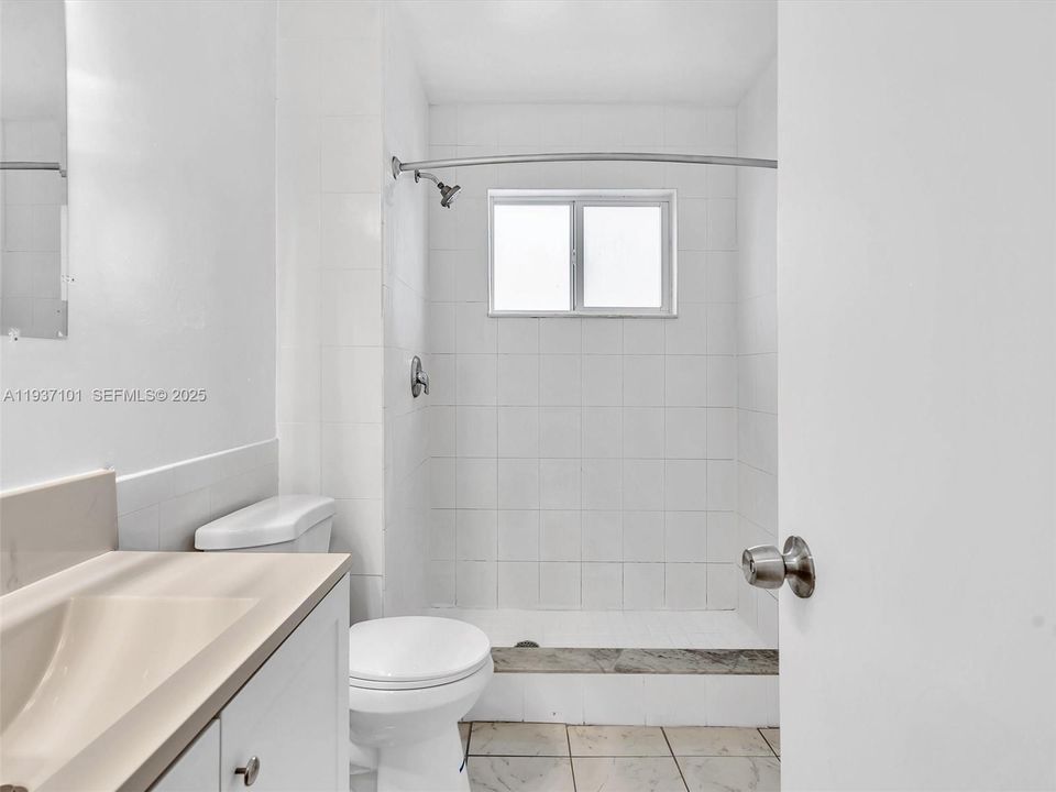 待售: $650,000 (0 贝兹, 0 浴室, 1782 平方英尺)