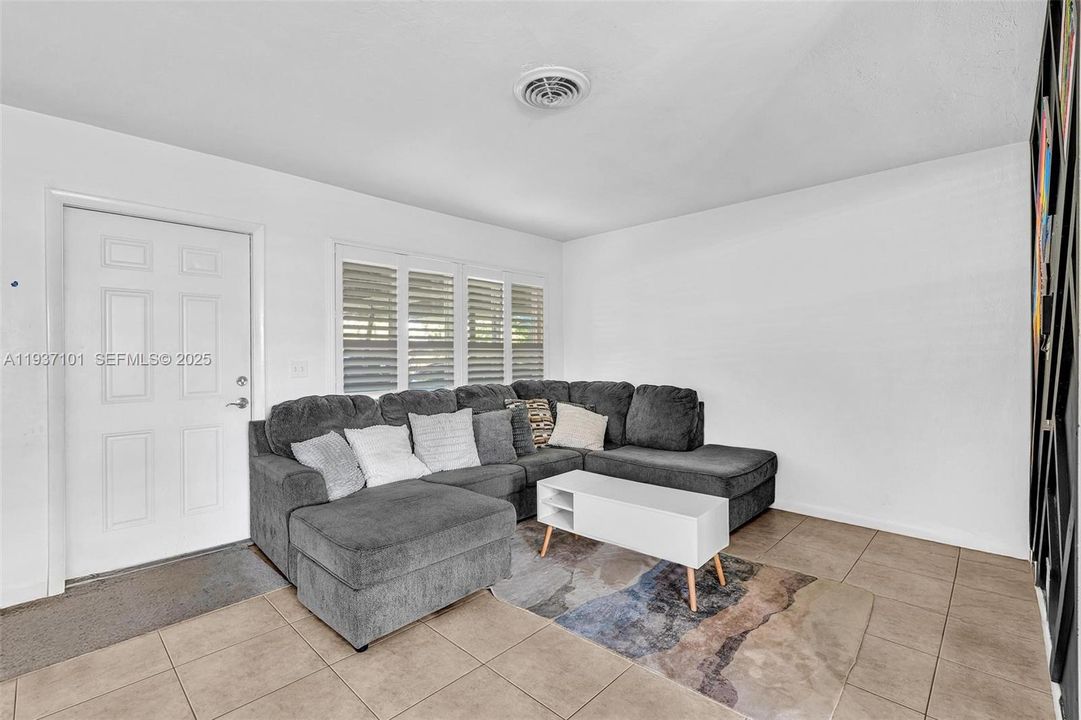 待售: $650,000 (0 贝兹, 0 浴室, 1782 平方英尺)