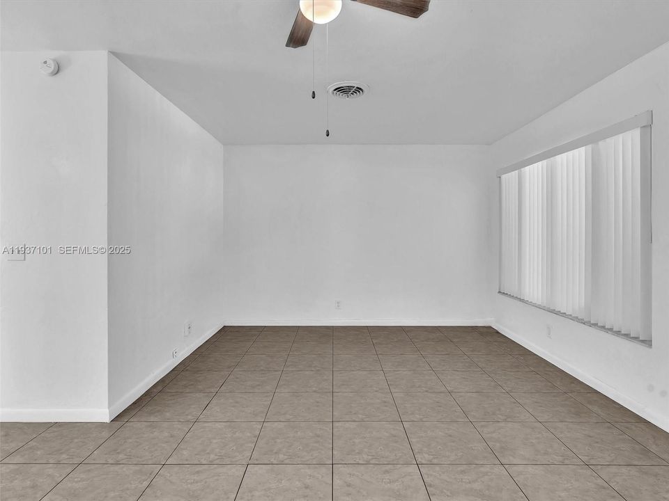 待售: $650,000 (0 贝兹, 0 浴室, 1782 平方英尺)