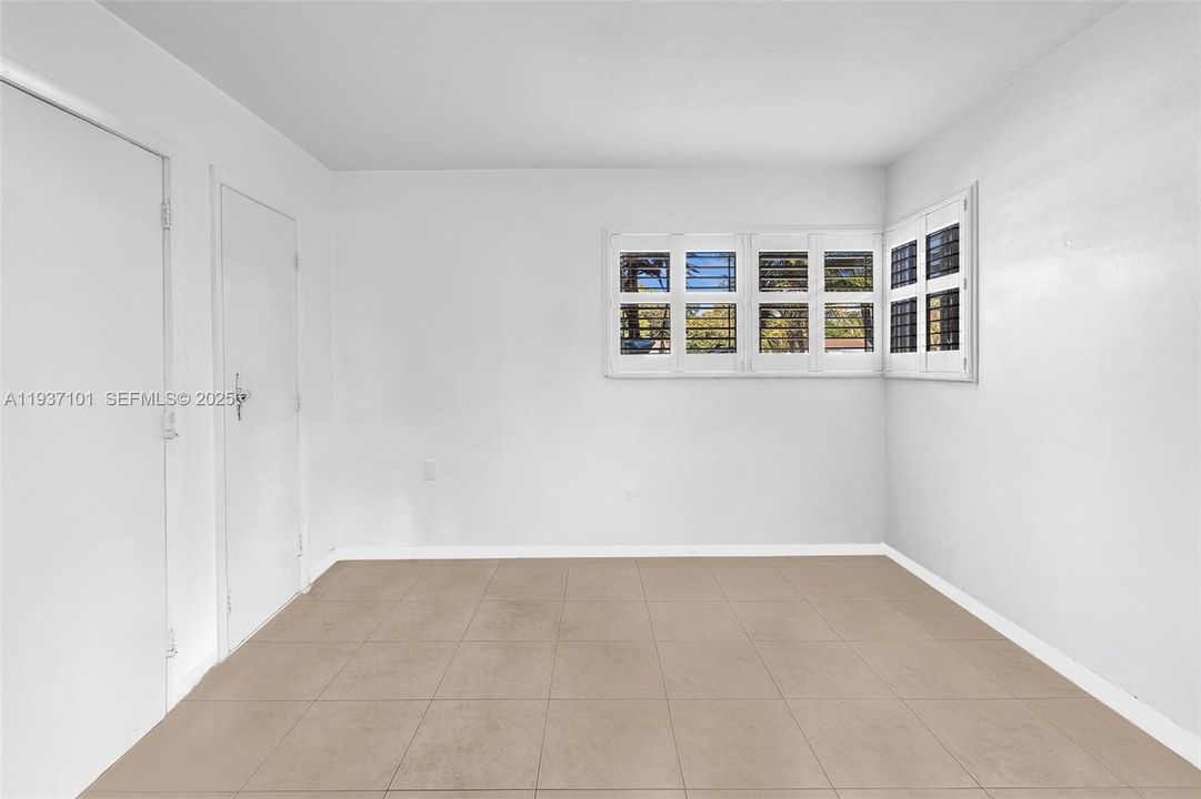 待售: $650,000 (0 贝兹, 0 浴室, 1782 平方英尺)