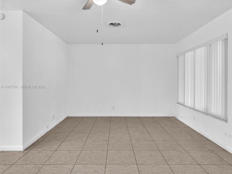 待售: $650,000 (0 贝兹, 0 浴室, 1782 平方英尺)